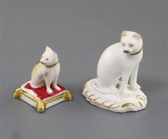 Two Rockingham porcelain toy figures of cats, c.1830, H. 4.7cm and 3.7cm